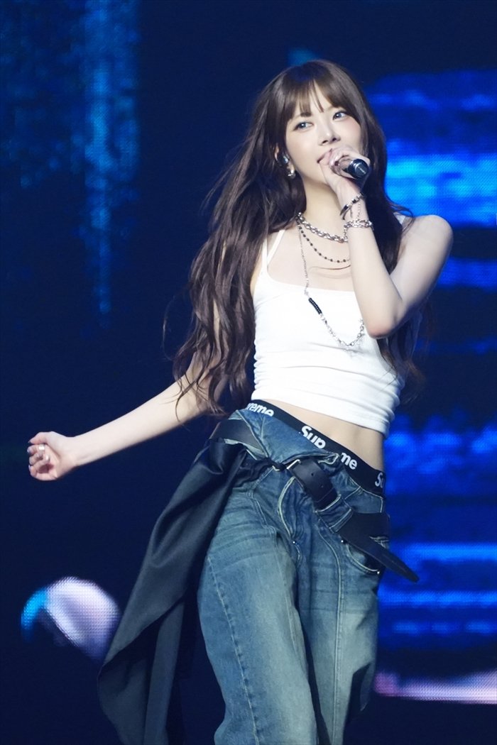 Le Sserafim DIFFERENT weverse 大阪 15枚 DIFFERENT【CD MAXI】【+フォトブック】 | LE SSERAFIM | UNIVERSAL